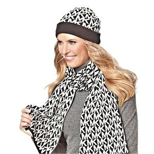 Michael Kors Winter scarf + hat set